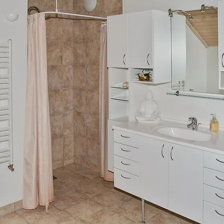 Three-bedroom Holiday In * Hals