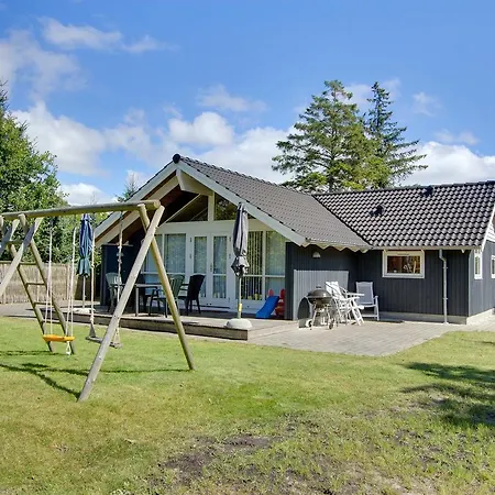 Hébergement de vacances Three-bedroom Holiday In *