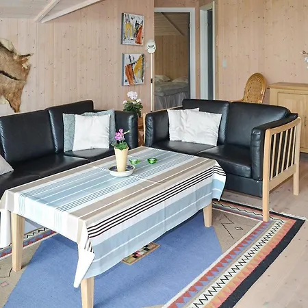 Three-bedroom Holiday In * Hals